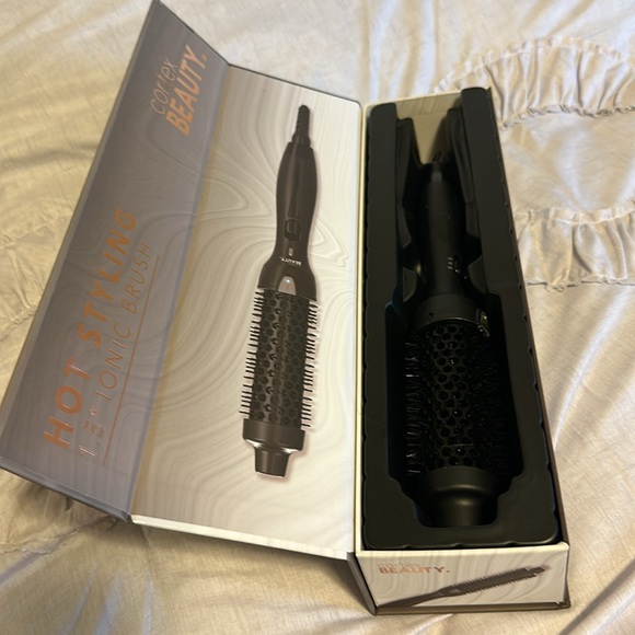 Hot styling 1.5” ionic brush NEW - Picture 7 of 7